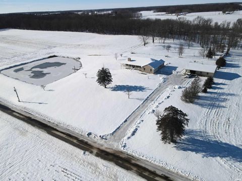 Photo of 4239 S Kinsey Road, Warsaw, IN 46580 (MLS # 202547480)