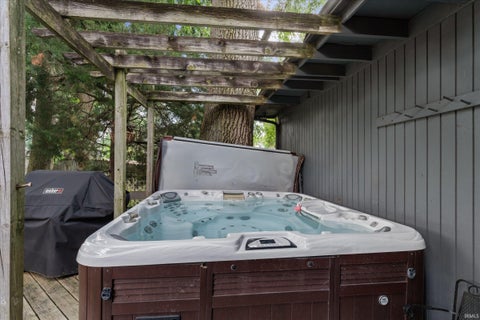 Tiny photo for 1238 Echo Drive, South Bend, IN 46614 (MLS # 202634173)