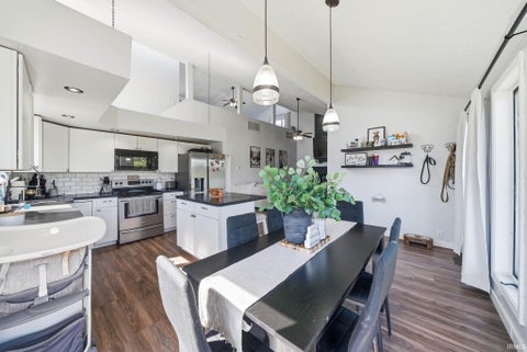 Tiny photo for 4 Lakeview Court, Hartford City, IN 47348 (MLS # 202635352)
