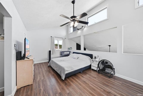 Tiny photo for 4 Lakeview Court, Hartford City, IN 47348 (MLS # 202635352)