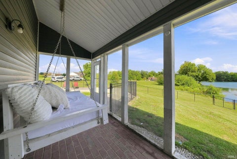 Tiny photo for 4 Lakeview Court, Hartford City, IN 47348 (MLS # 202635352)