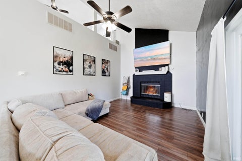 Tiny photo for 4 Lakeview Court, Hartford City, IN 47348 (MLS # 202635352)