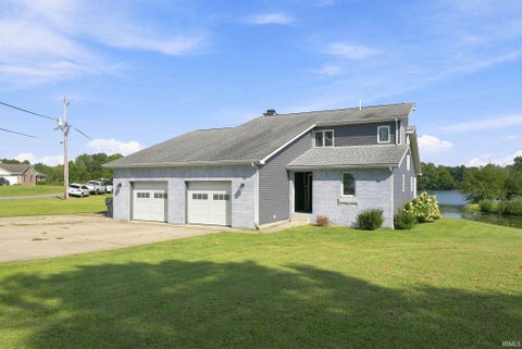 Tiny photo for 4 Lakeview Court, Hartford City, IN 47348 (MLS # 202635352)
