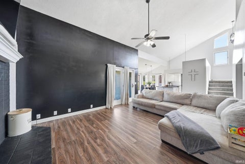 Tiny photo for 4 Lakeview Court, Hartford City, IN 47348 (MLS # 202635352)