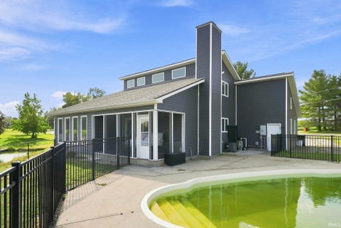 Tiny photo for 4 Lakeview Court, Hartford City, IN 47348 (MLS # 202635352)