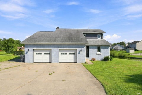 Photo of 4 Lakeview Court, Hartford City, IN 47348 (MLS # 202635352)