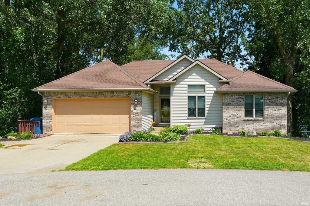 Photo of 103 Center Court, Hamilton, IN 46742 (MLS # 202626512)