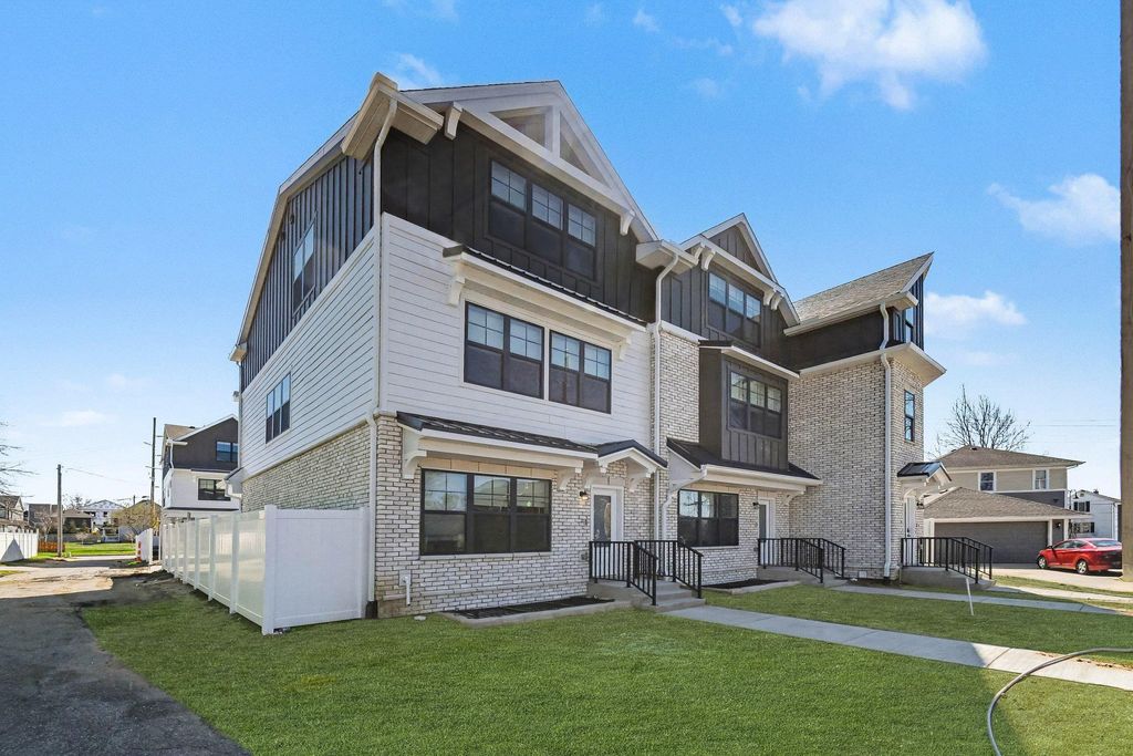 Photo of 755 South Bend Avenue, South Bend, IN 46617 (MLS # 202624837)