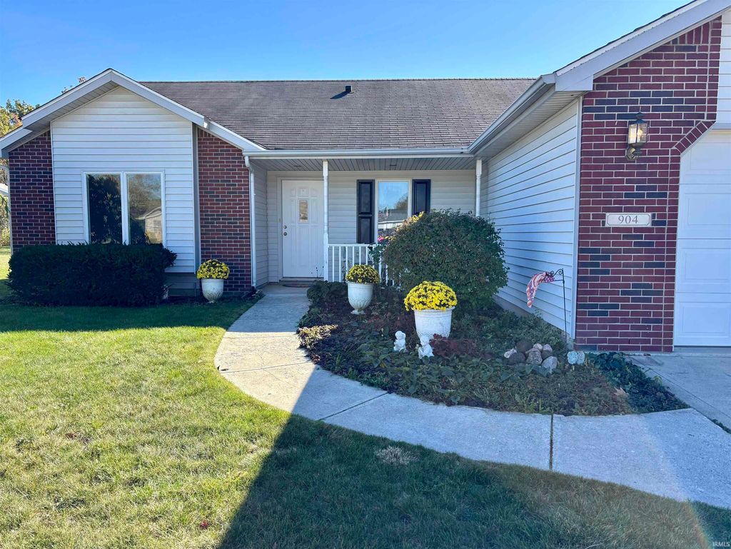 Photo of 904 Redwood Court, Garrett, IN 46738 (MLS # 202542692)