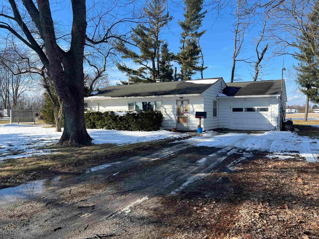 Photo of 16329 County Road 40, Goshen, IN 46528 (MLS # 202606771)