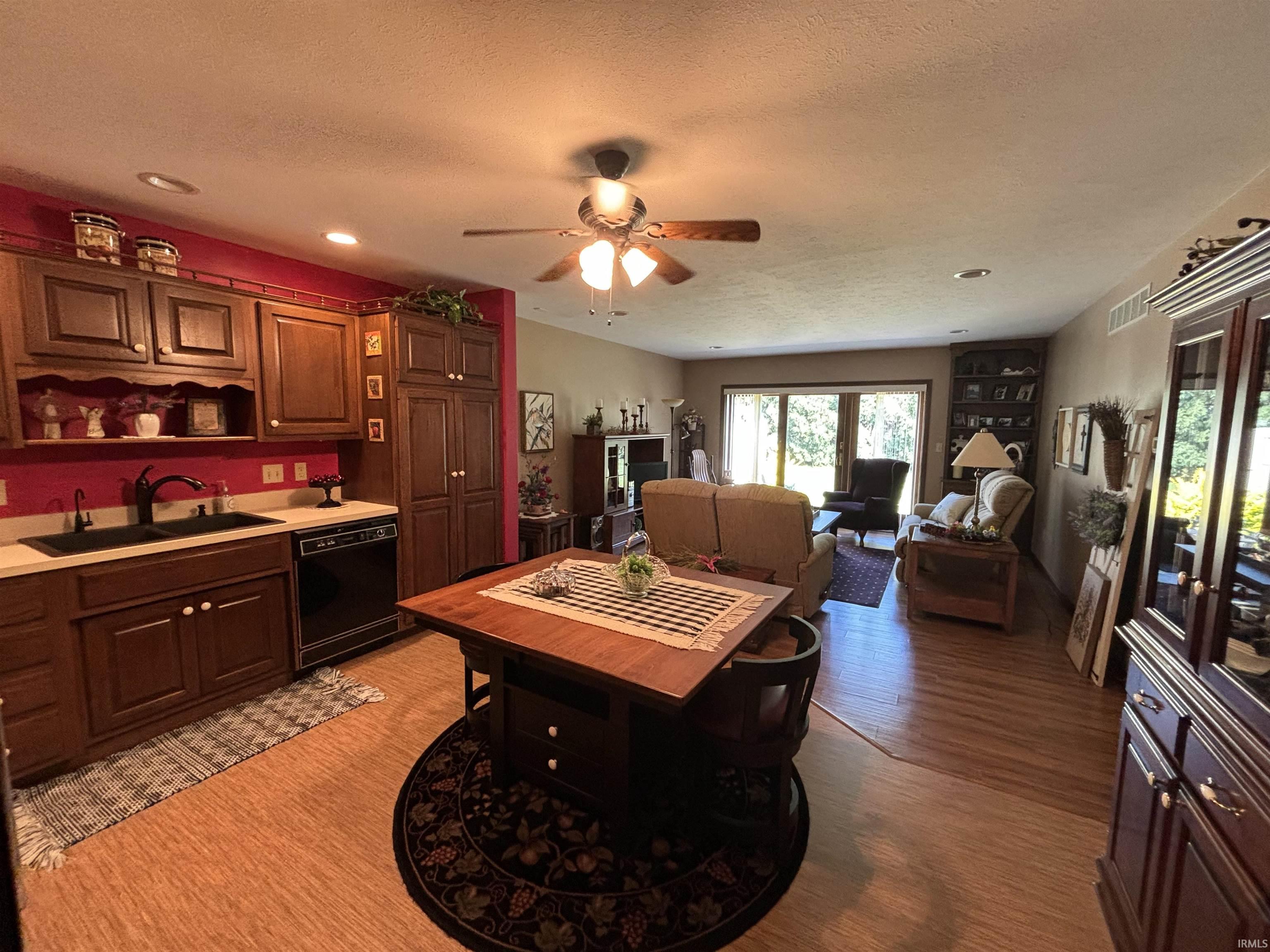 Goshen, Indiana 46526, United States, 2 Bedrooms Bedrooms, ,2 BathroomsBathrooms,Residential,Pending,247205