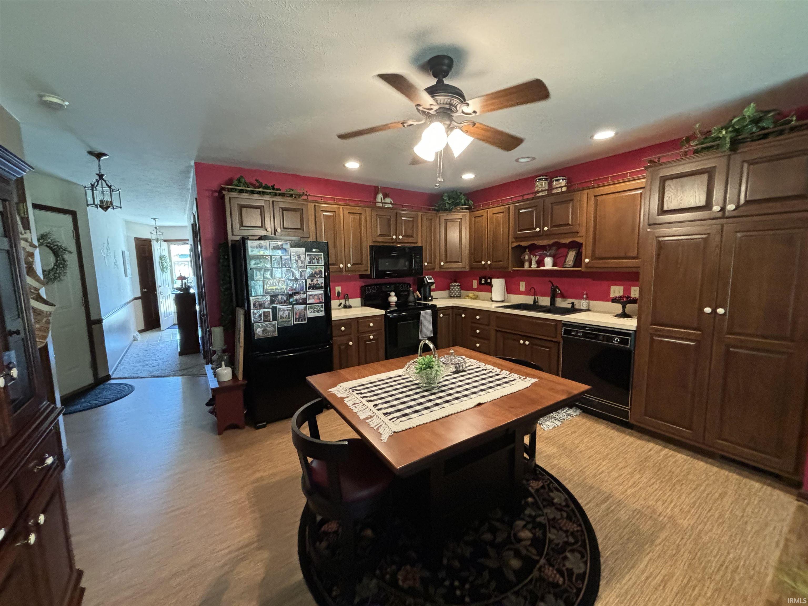 Goshen, Indiana 46526, United States, 2 Bedrooms Bedrooms, ,2 BathroomsBathrooms,Residential,Pending,247205