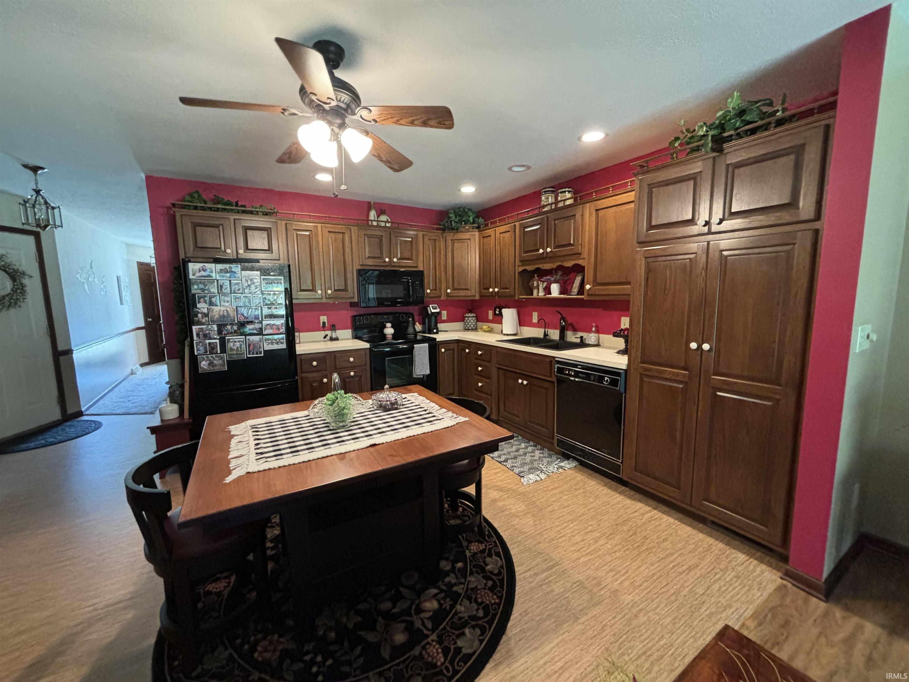 Goshen, Indiana 46526, United States, 2 Bedrooms Bedrooms, ,2 BathroomsBathrooms,Residential,Pending,247205