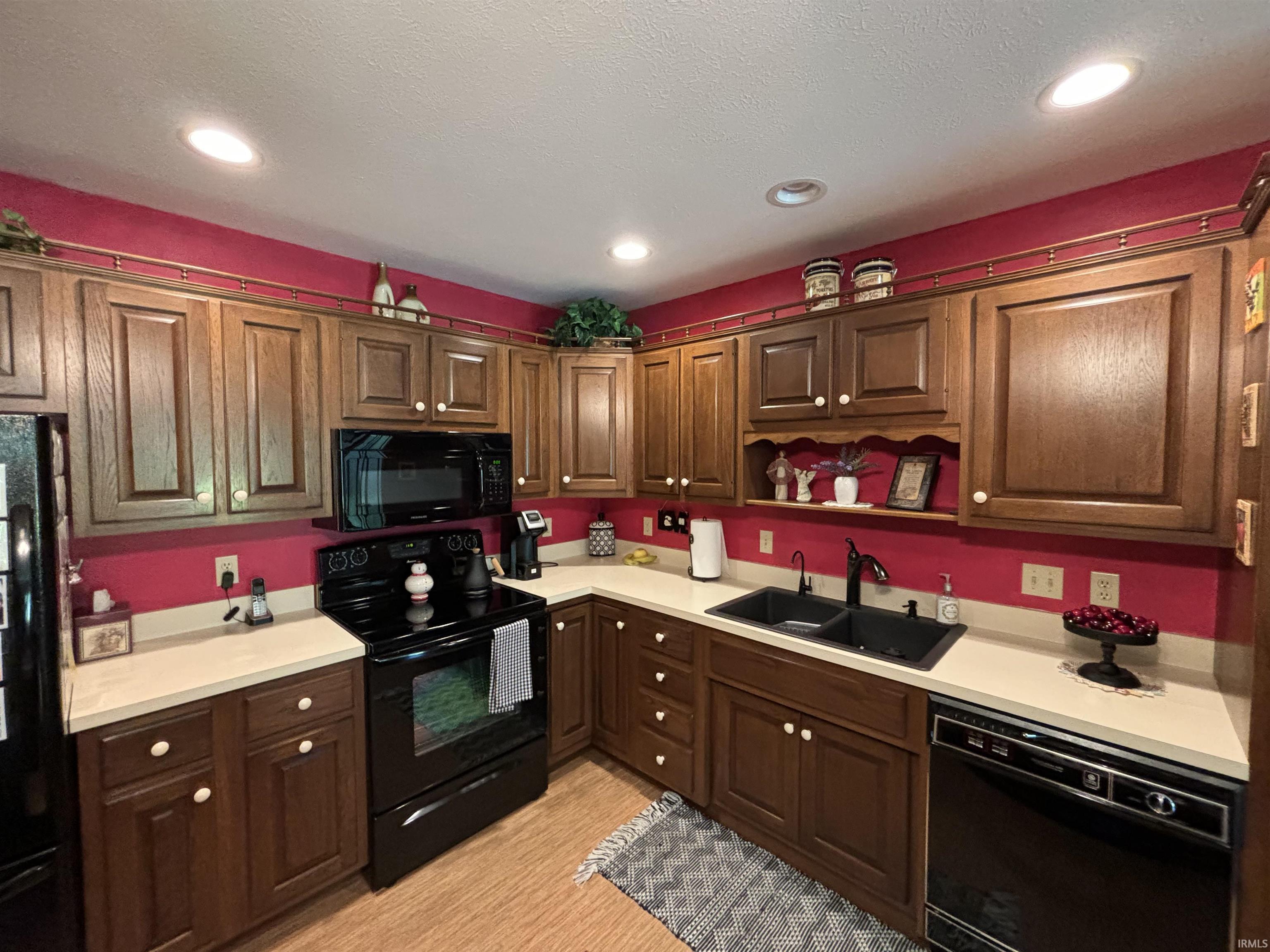 Goshen, Indiana 46526, United States, 2 Bedrooms Bedrooms, ,2 BathroomsBathrooms,Residential,Pending,247205