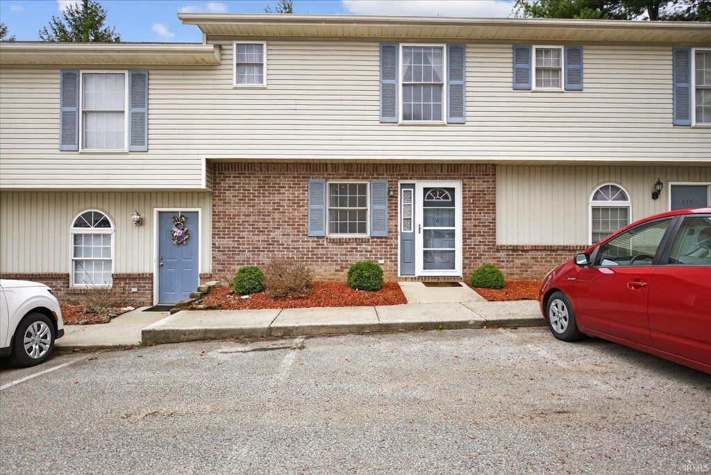 Photo of 896 E Sherwood Hills Drive, Bloomington, IN 47401 (MLS # 202610787)