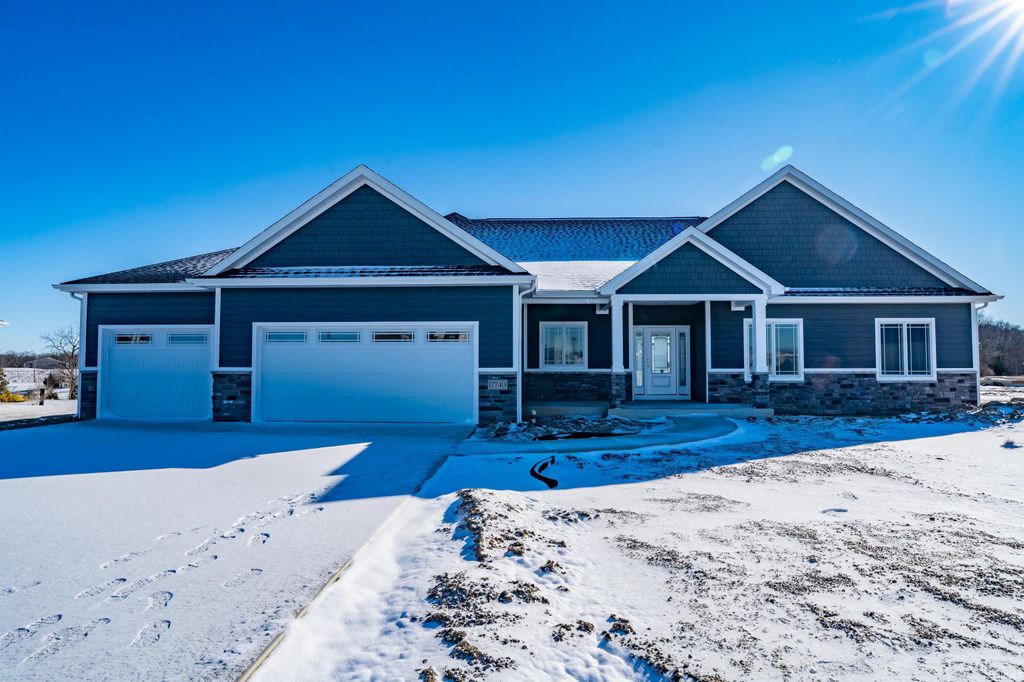 Photo of 17740 Castlefeane Court, Leo, IN 46765 (MLS # 202602108)