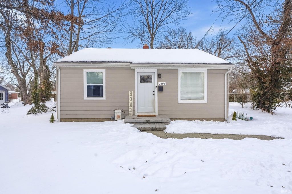 Photo of 2202 ravenswood Drive, Evansville, IN 47714 (MLS # 202603116)