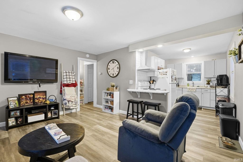 Photo of 2202 ravenswood Drive, Evansville, IN 47714 (MLS # 202603116)