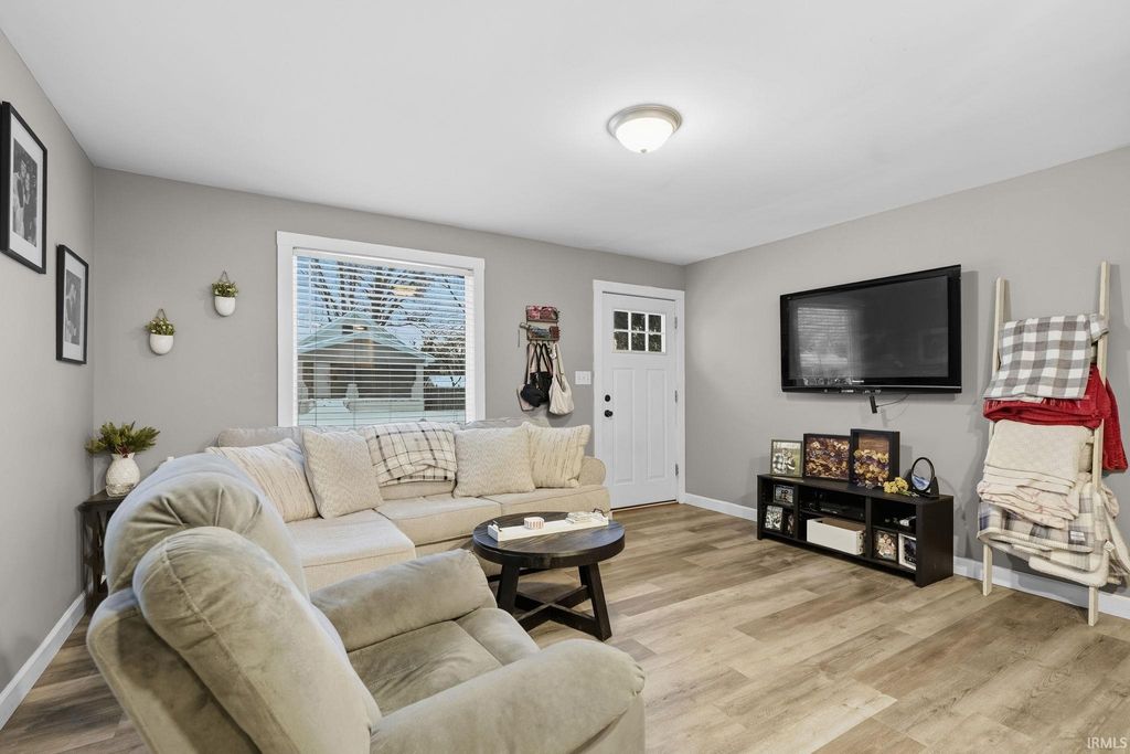 Photo of 2202 ravenswood Drive, Evansville, IN 47714 (MLS # 202603116)