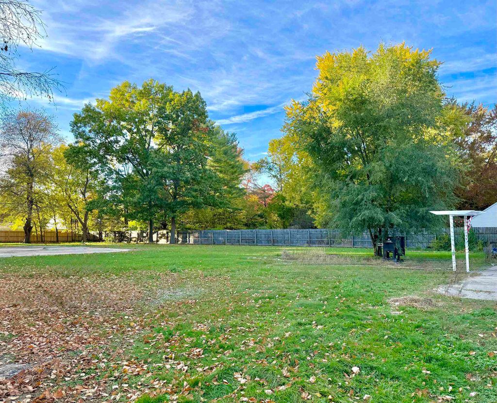 Photo of 1719 Maplehurst Avenue, Mishawaka, IN 46545 (MLS # 202543627)