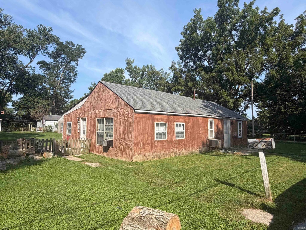 Photo of 237 E 11th Street, Jonesboro, IN 46938 (MLS # 202636090)