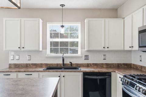 Tiny photo for 987 GULF SHORE Boulevard, Kokomo, IN 46902 (MLS # 202614707)