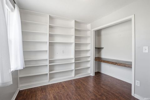 Tiny photo for 987 GULF SHORE Boulevard, Kokomo, IN 46902 (MLS # 202614707)