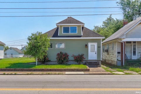 Photo of 809 E Columbia Street, Evansville, IN 47711 (MLS # 202641943)