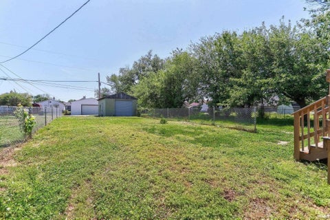 Tiny photo for 809 E Columbia Street, Evansville, IN 47711 (MLS # 202641943)