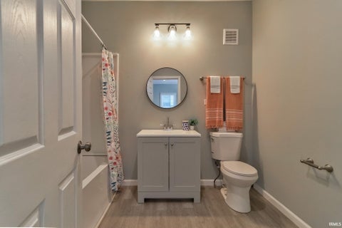 Tiny photo for 809 E Columbia Street, Evansville, IN 47711 (MLS # 202641943)
