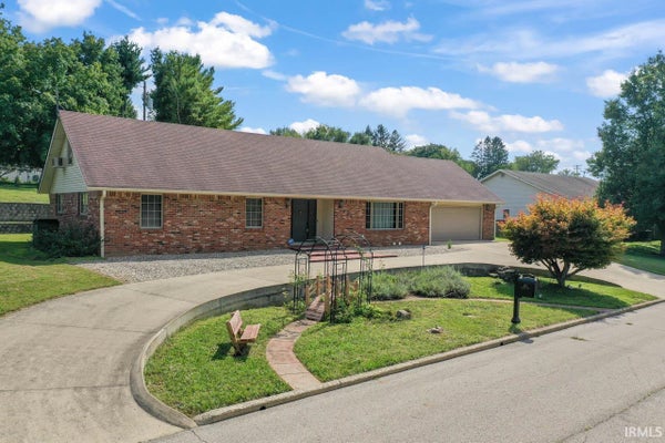411 CASTLE BLVD, NEW CASTLE, IN 47362 - Image 696d03317f8a42b7c9dba3bd32f94dab/655996270