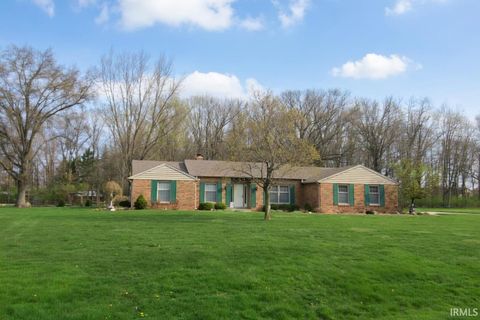 Photo of 8729 Nicole Drive, Fort Wayne, IN 46806 (MLS # 202612708)