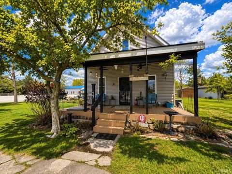 Photo of 17 E Ramey Street, Rossville, IN 46065 (MLS # 202614058)