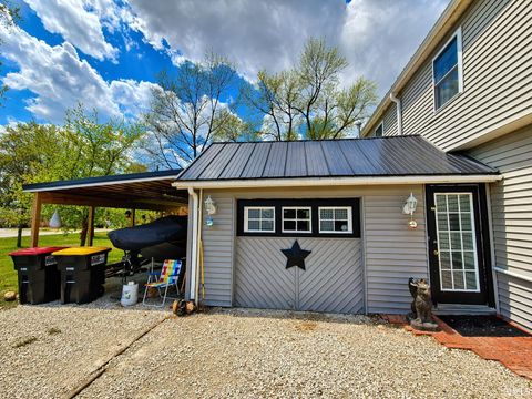 Tiny photo for 17 E Ramey Street, Rossville, IN 46065 (MLS # 202614058)