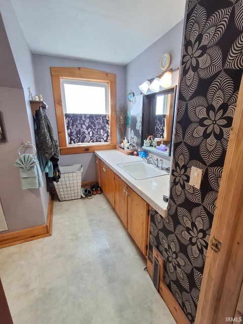 Tiny photo for 17 E Ramey Street, Rossville, IN 46065 (MLS # 202614058)