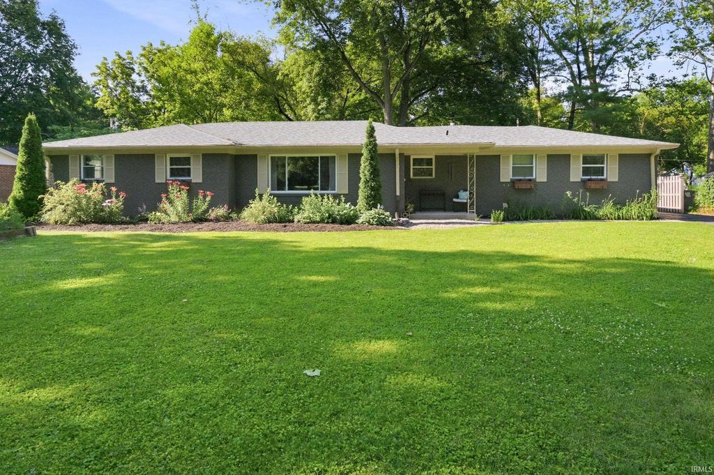Photo of 1403 Shawnee Road, Indianapolis, IN 46260 (MLS # 202624050)