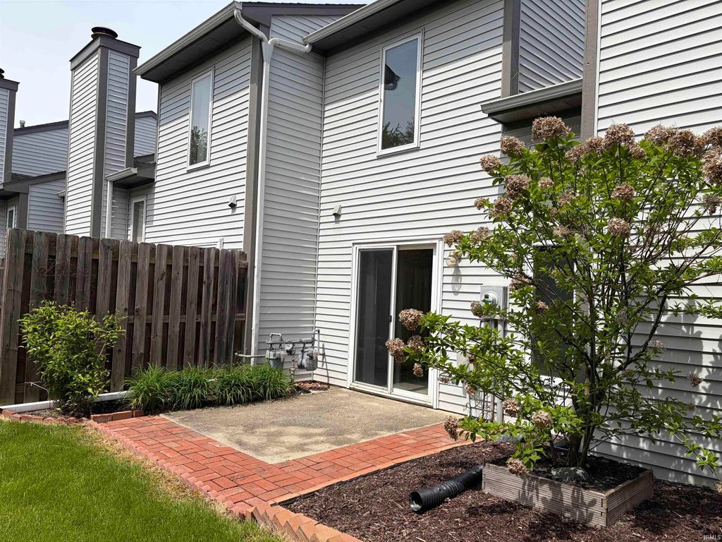 Photo of 7023 Thamesford Drive, Fort Wayne, IN 46835 (MLS # 202615617)