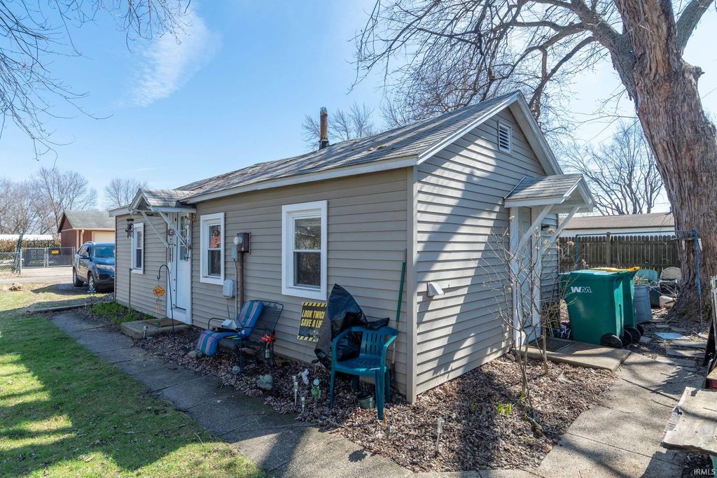 Photo of 418 S Merrifield Ave #2, Mishawaka, IN 46544 (MLS # 202609454)