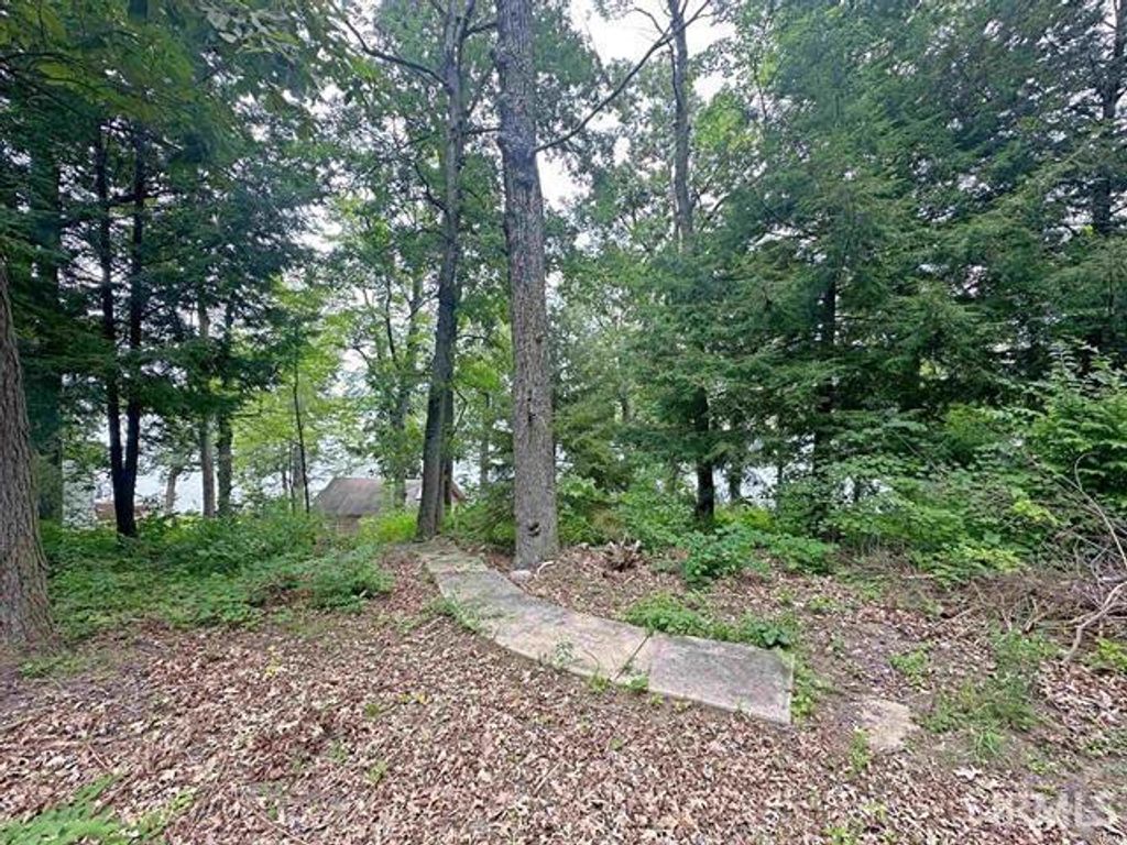 Photo of 9246 E Koher Road, Syracuse, IN 46567 (MLS # 202614244)