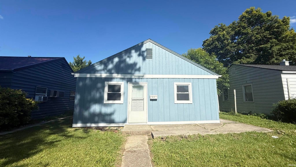 Photo of 4435 Hanna Street, Fort Wayne, IN 46806 (MLS # 202625605)