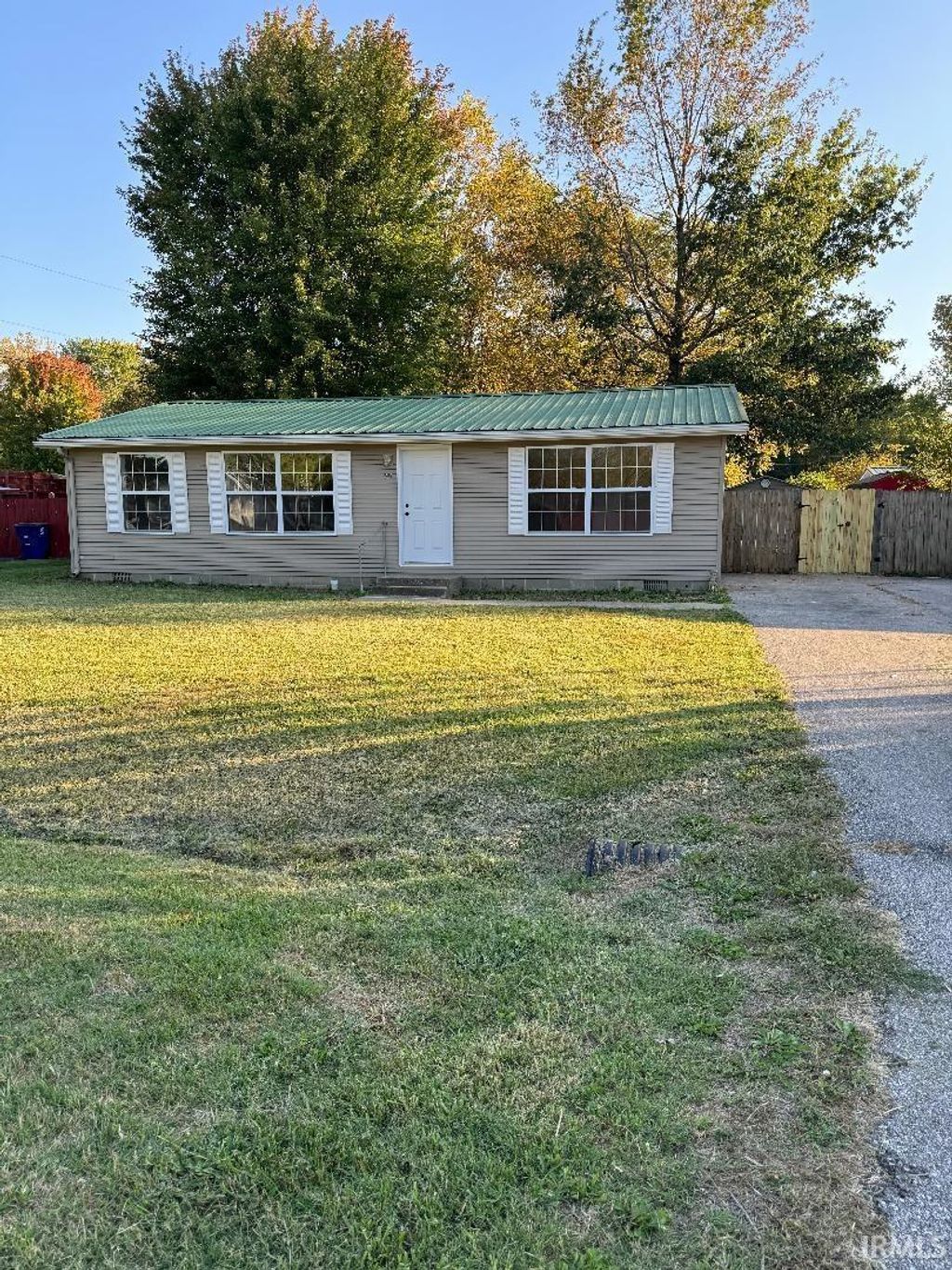 Photo of 911 E KENTUCKY Street, Princeton, IN 47670 (MLS # 202600256)