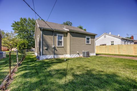 Tiny photo for 2037 E Virginia Street, Evansville, IN 47711 (MLS # 202614398)