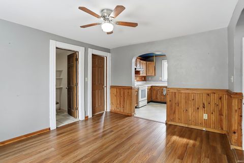 Tiny photo for 220 Hickory Street, Lafayette, IN 47905 (MLS # 202548750)