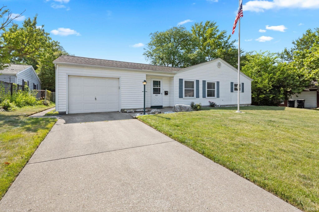Photo of 2831 Woodmont Drive, South Bend, IN 46614 (MLS # 202629557)