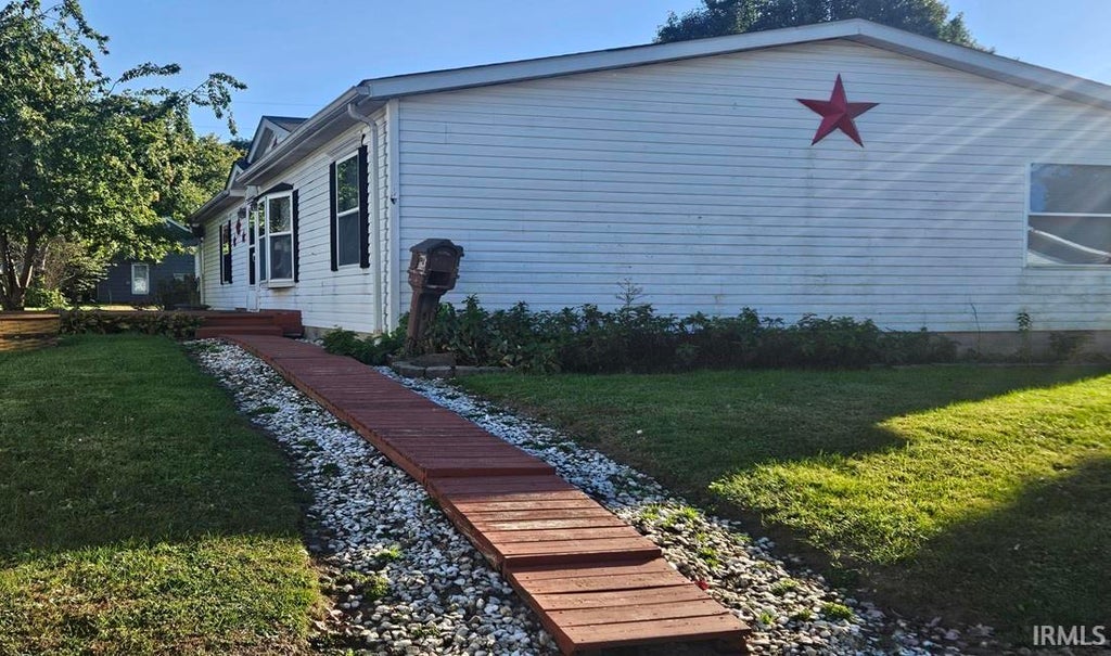 Photo of 559 E Jefferson Street, Frankfort, IN 46041 (MLS # 202643406)