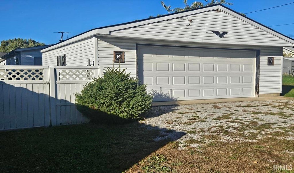 Photo of 559 E Jefferson Street, Frankfort, IN 46041 (MLS # 202643406)