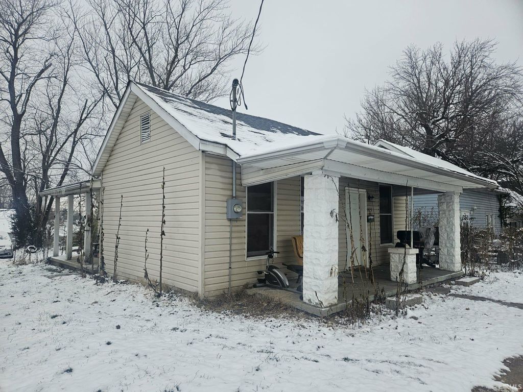 Photo of 103 NE 15th Street, Washington, IN 47501 (MLS # 202547885)