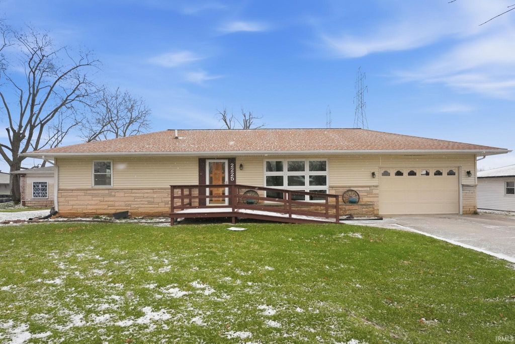 Photo of 2225 Dellwood Drive, Fort Wayne, IN 46803 (MLS # 202609114)