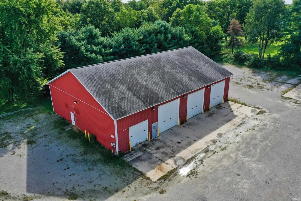 Photo of 217 Parkview Ave East Avenue, Elkhart, IN 46514 (MLS # 202642513)