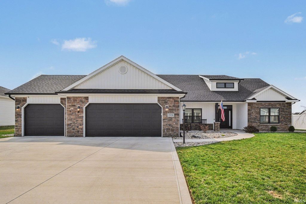 Photo of 3950 Kings Pass, Warsaw, IN 46582 (MLS # 202611678)